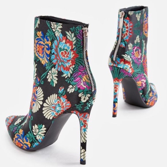 “Madelina” Justfab Black Flower 4” Heel Booties! 💥 - Picture 10 of 11
